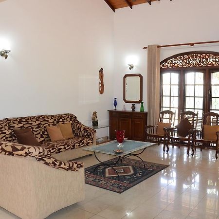 Gondolas Holiday Lanka Ragama المظهر الخارجي الصورة