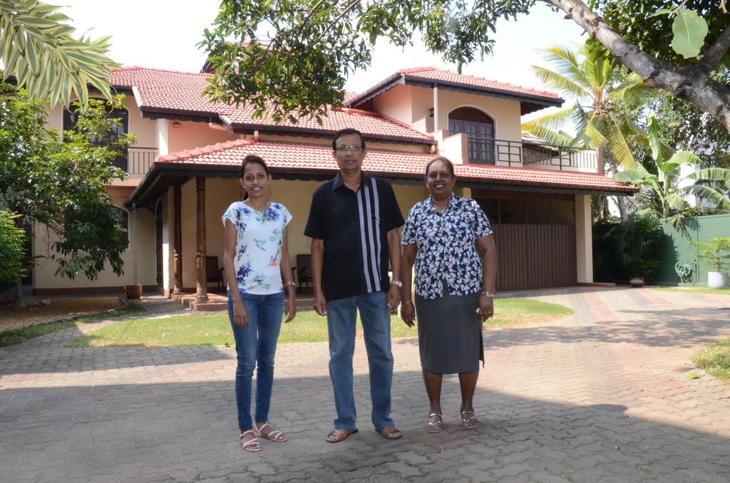 Gondolas Holiday Lanka Ragama المظهر الخارجي الصورة