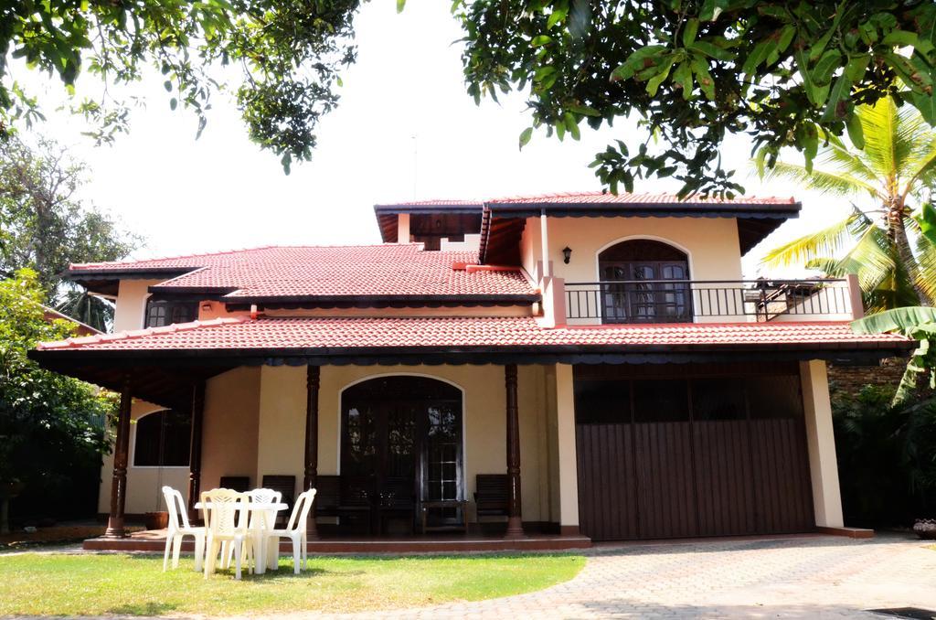 Gondolas Holiday Lanka Ragama المظهر الخارجي الصورة