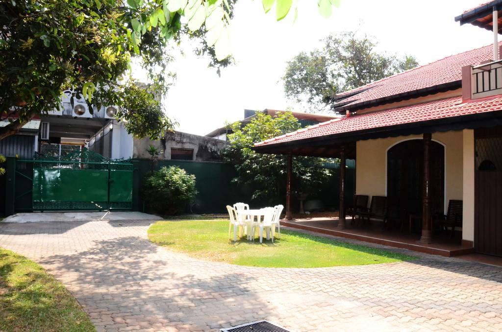 Gondolas Holiday Lanka Ragama المظهر الخارجي الصورة