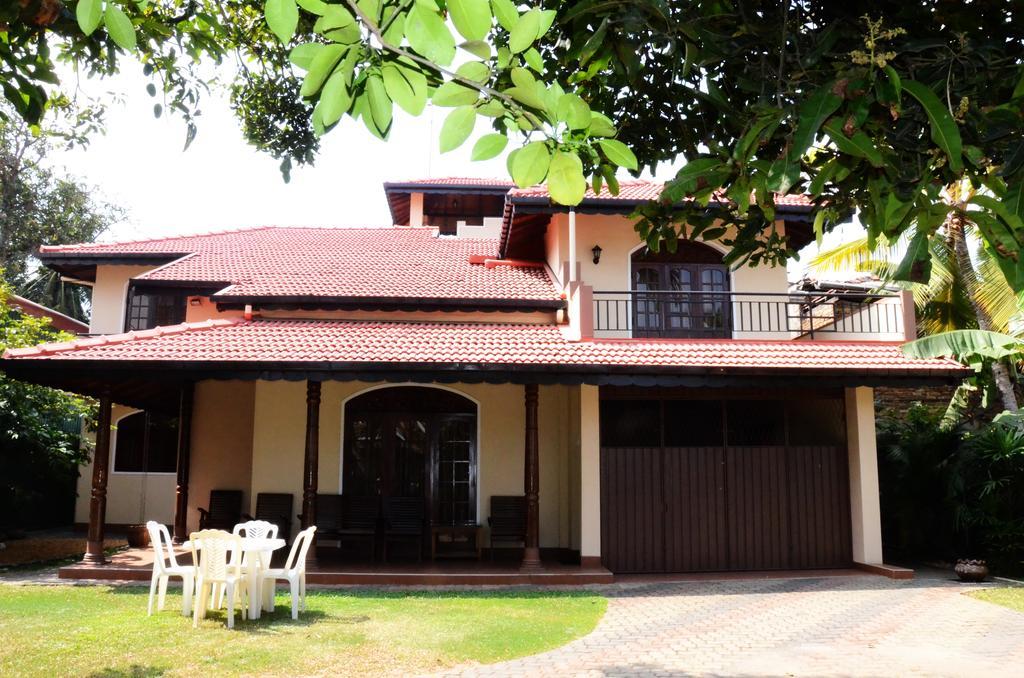 Gondolas Holiday Lanka Ragama المظهر الخارجي الصورة